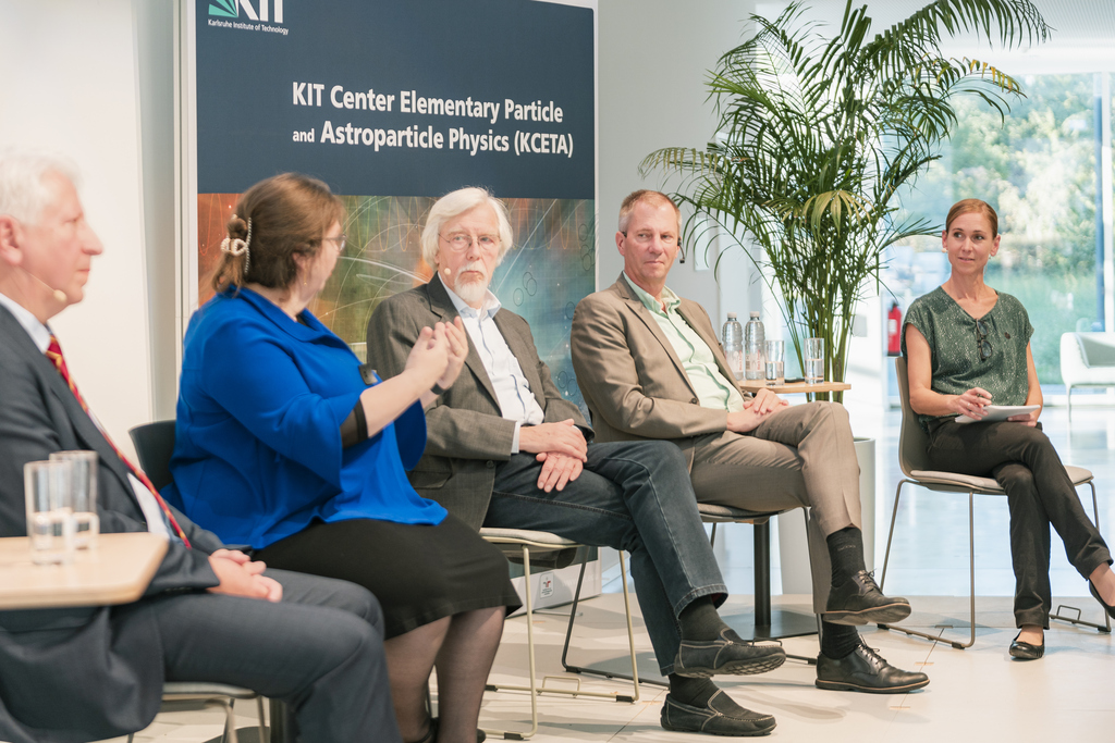 Podiumsdiskussion im Informatikom.